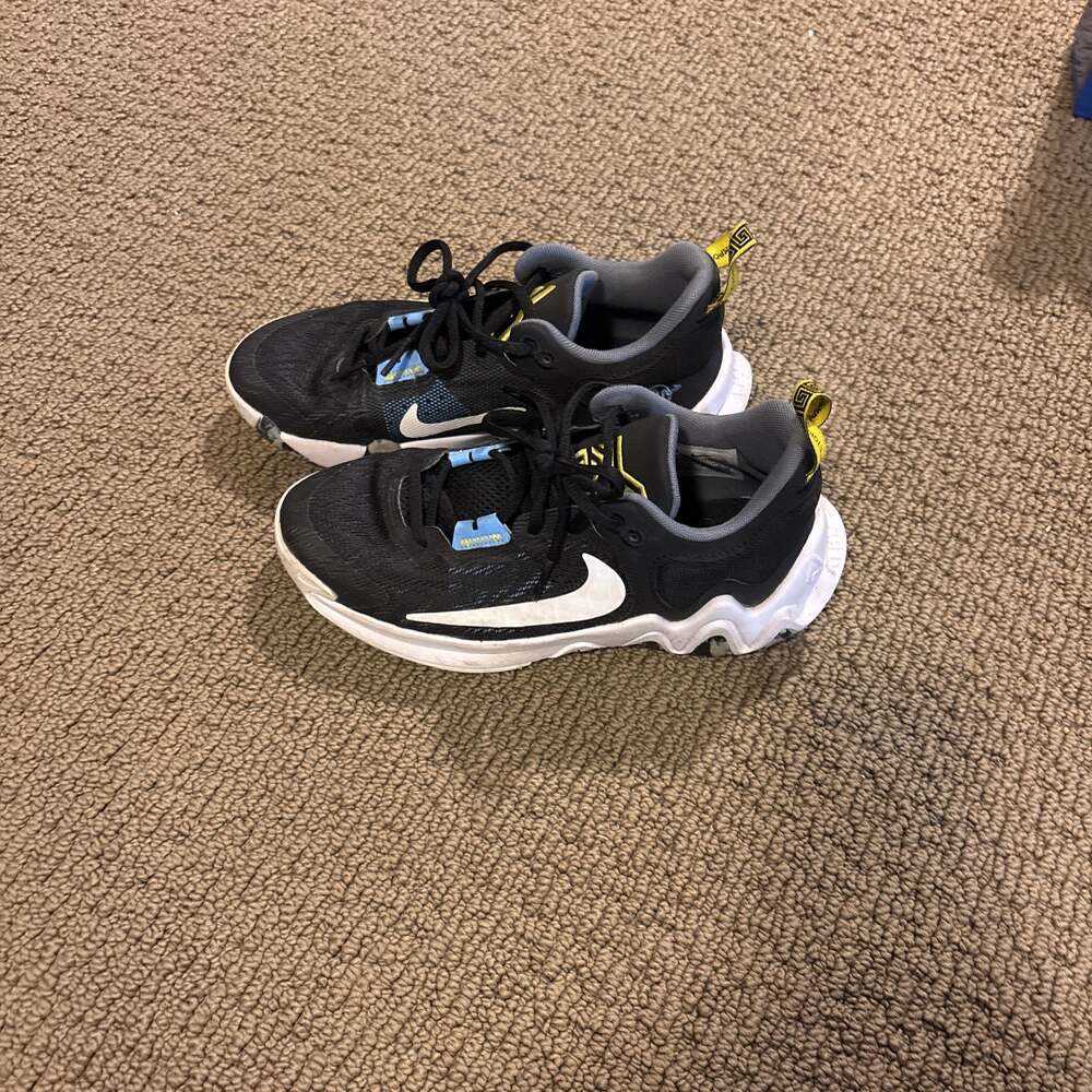 Nike Size 4Y Giannis Basketball Shoes